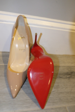 Load image into Gallery viewer, Louboutin patent leather pump, size 41

